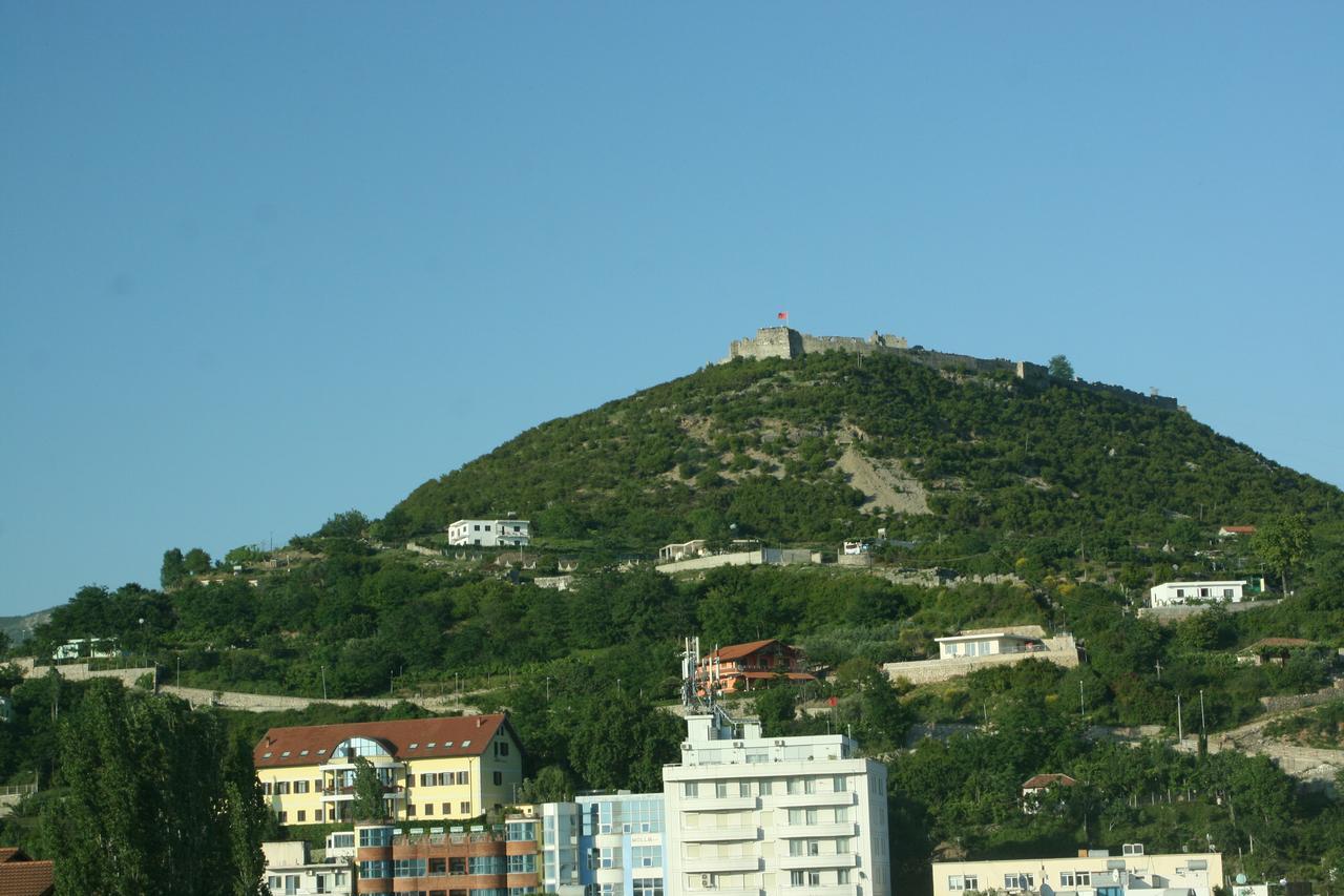 Hotel Siklad Lezhë Екстериор снимка