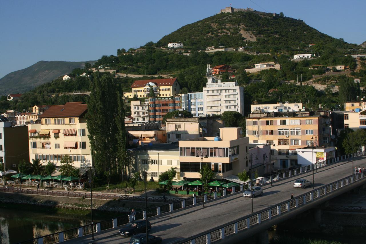 Hotel Siklad Lezhë Екстериор снимка