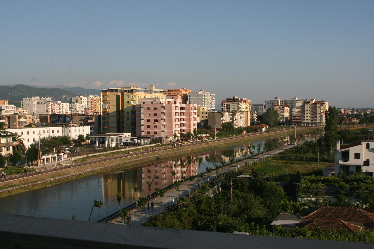 Hotel Siklad Lezhë Екстериор снимка